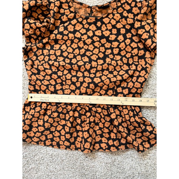 Who What Wear Linen Blend Blouse with Ruffled Sleeve and Peplum bottom. Size M - Picture 8 of 13